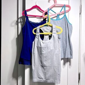 Lot of 3 tanks : H&M, Old Navy and Maidenform